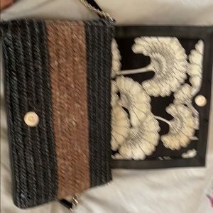 Straw bow front shoulder purse